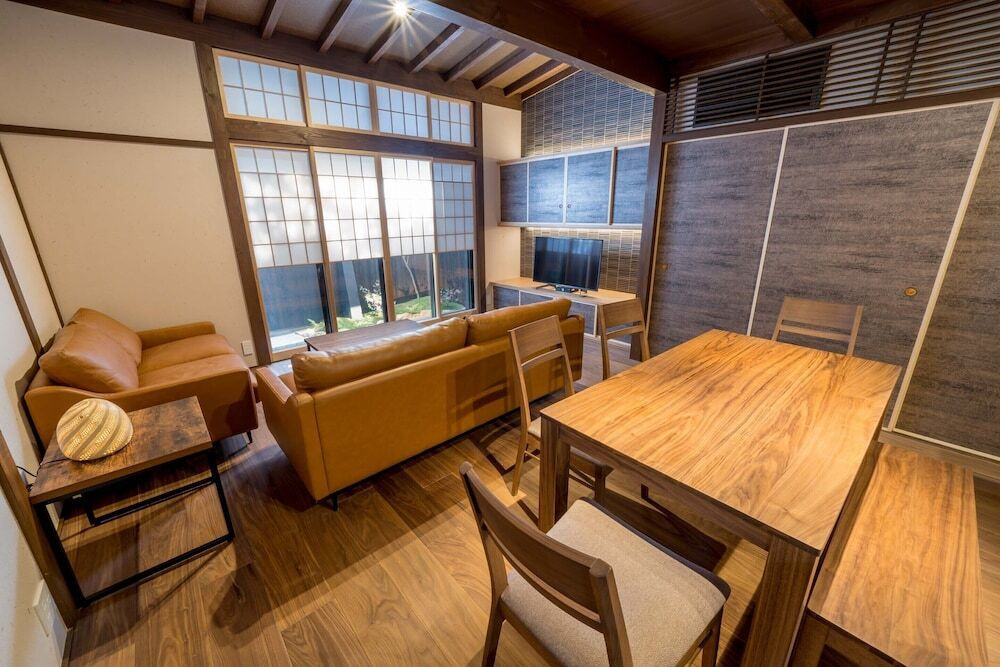 客室内のダイニングエリア