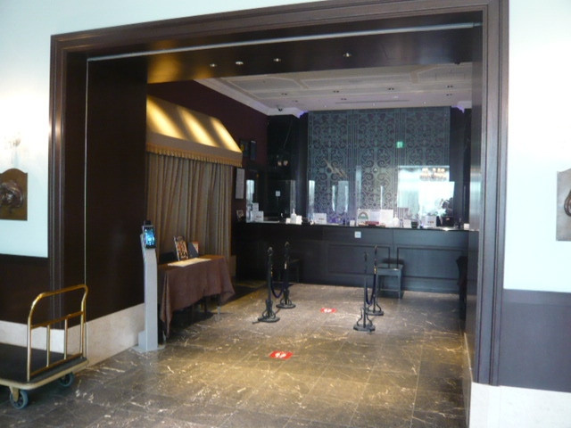 ホテルモントレ赤坂のフロントです。やや奥まった感じのフロント