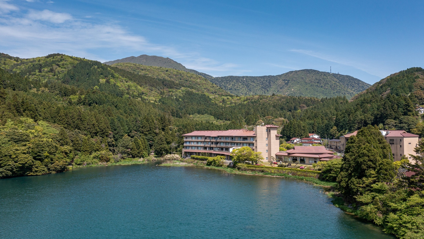 「おしどりの池」を望みながら心落ち着くひとときを。美しい風景を望めるお宿3751449