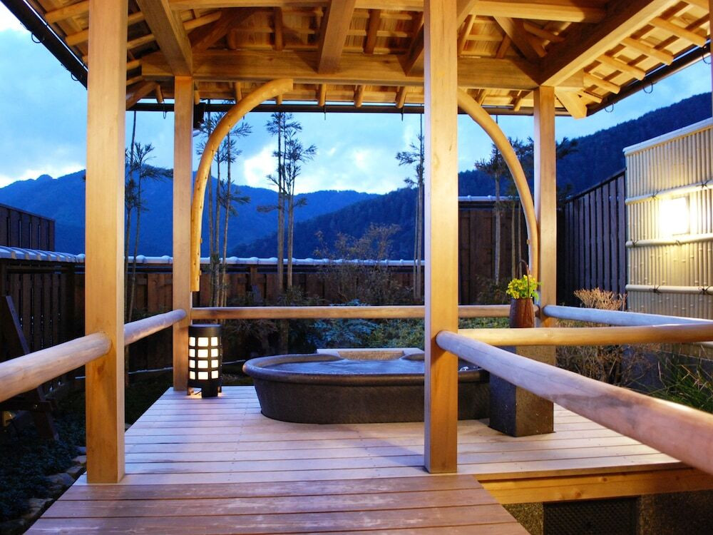 特別室 露天風呂付客室 桜の間／ 客室露天風呂