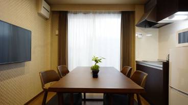 客室内のダイニングエリア / 22