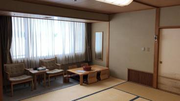 客室 / 7