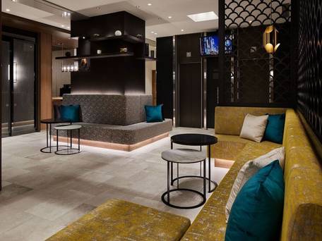 the b 赤坂見附（ザビー あかさかみつけ） / 1