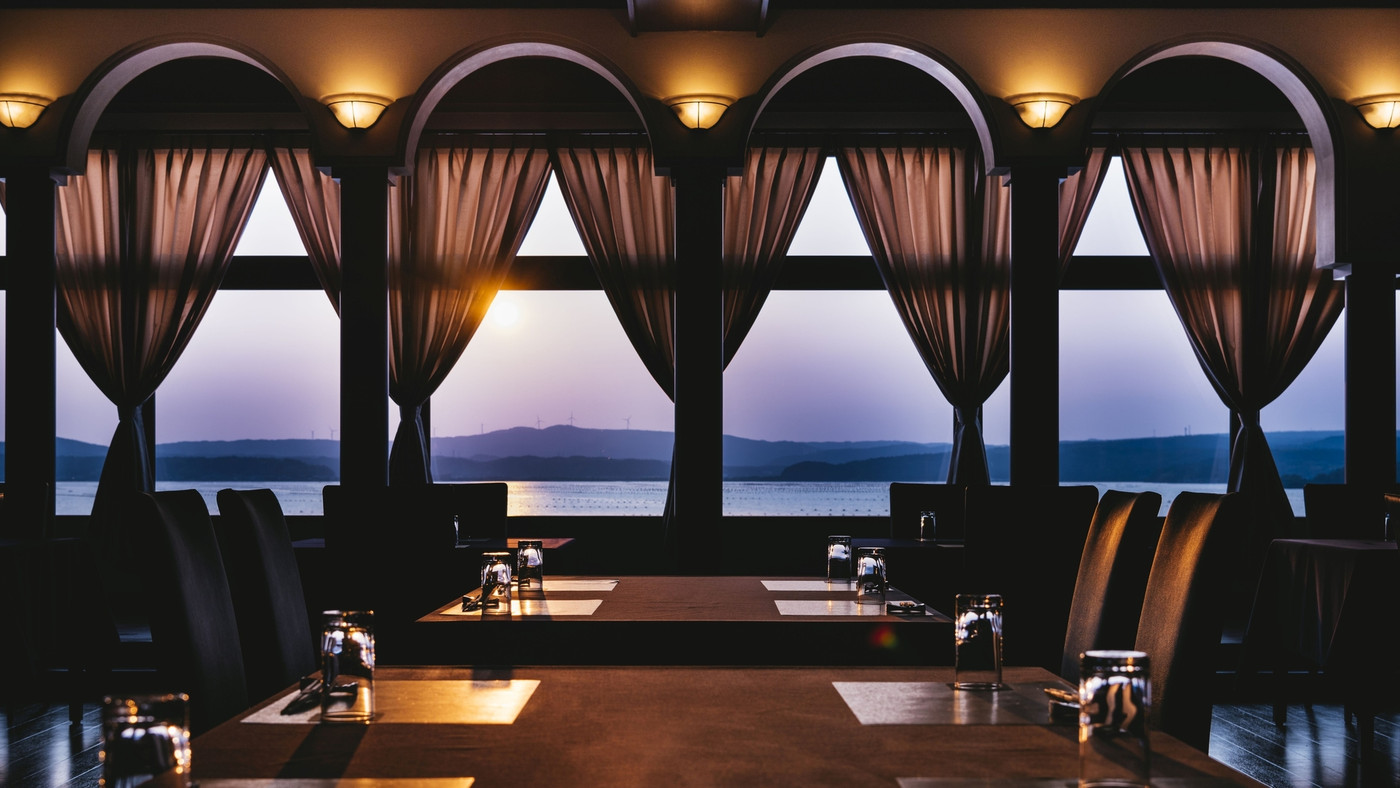 七尾湾に沈む夕日に心奪われる絶景旅館3927063