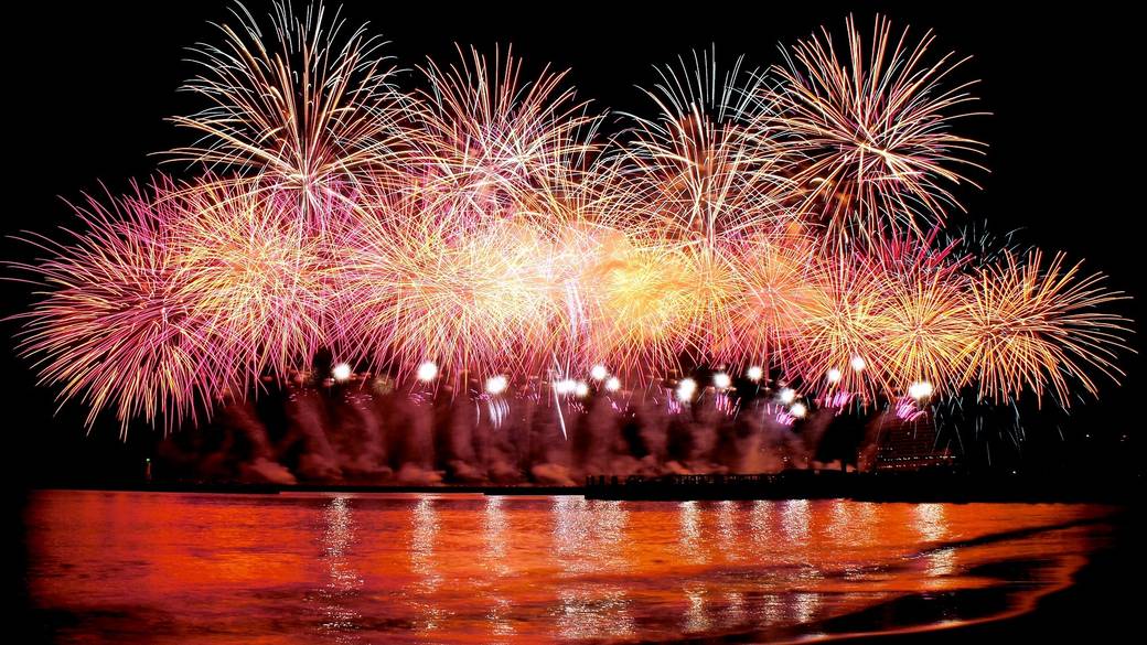 熱海の夜を彩る
大輪の花火 / 1