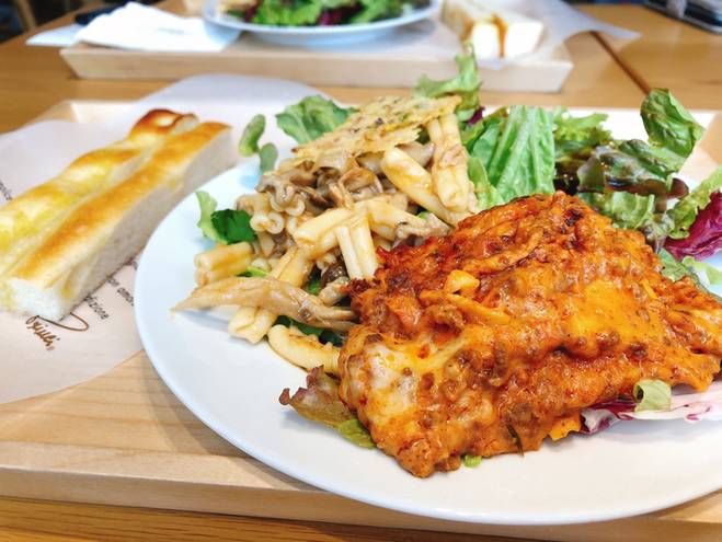 銀座で待ち合わせ
カフェでスイーツを堪能 / 2