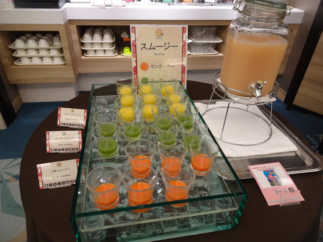 朝食のスムージー各種