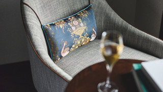 デラックス ルーム キングベッド 1 台 コーナー