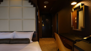 【禁煙】ダブルルーム/ベッド幅140cm×1台/2名まで/13㎡