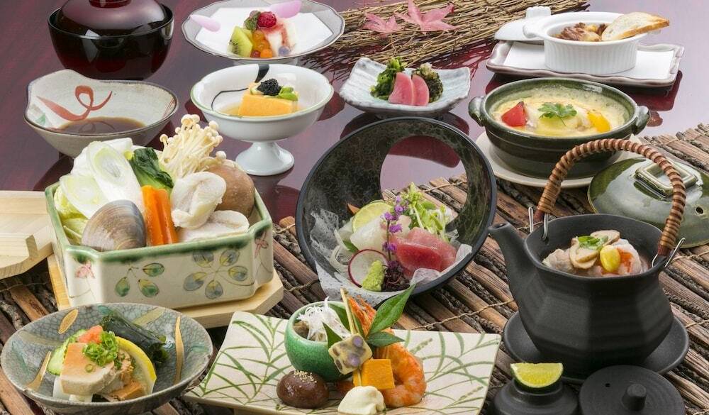 お部屋食で
熱海グルメを堪能 / 1