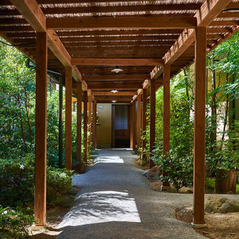 喧騒を忘れてくつろげる“離れ”のお部屋3706411