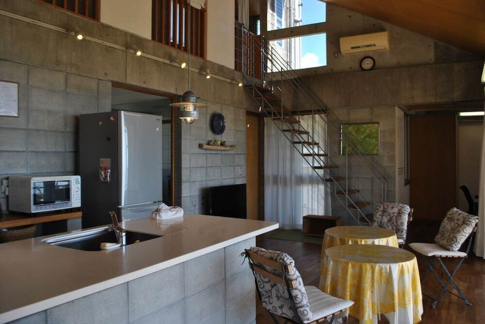 客室内のダイニングエリア