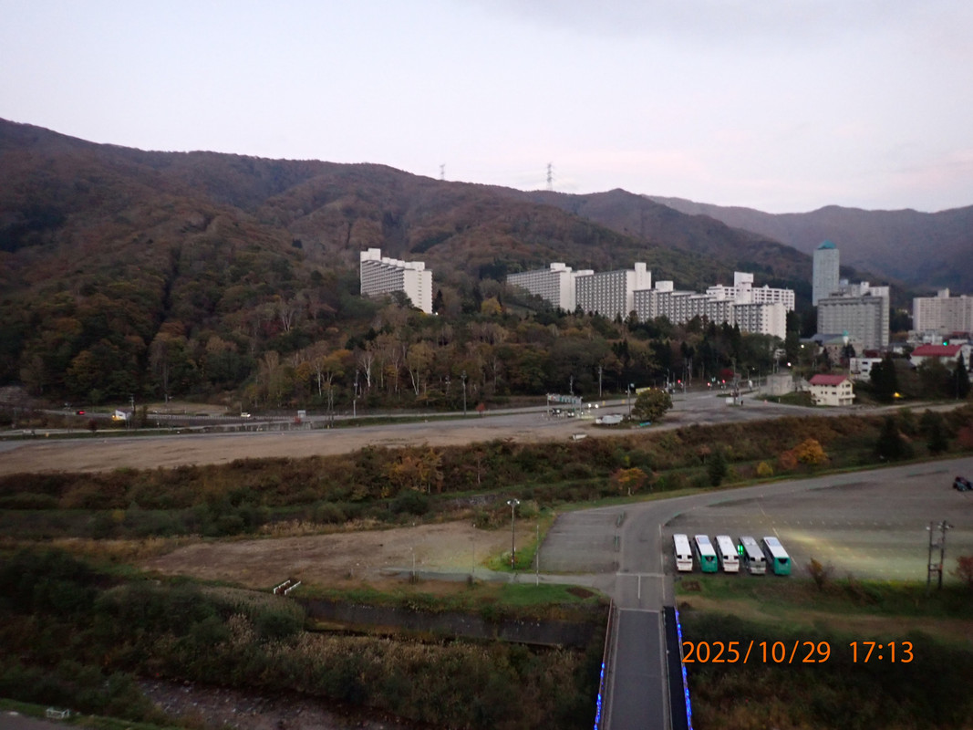 17時過ぎでツアーバスが5台、この後一気に増えた