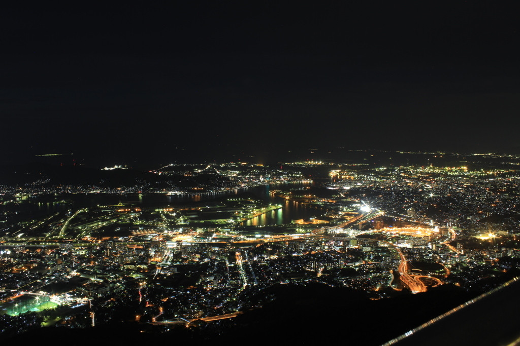 10　宝石箱のような夜景にため息…「皿倉山」1383504