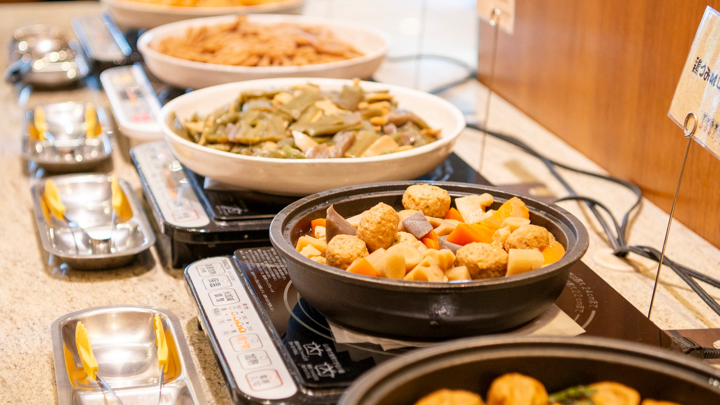 朝食ビュッフェの煮物コーナー