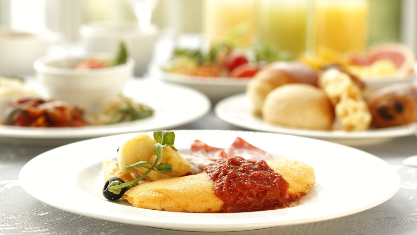 ガラス張りのレストランで味わう和洋バイキング4091905