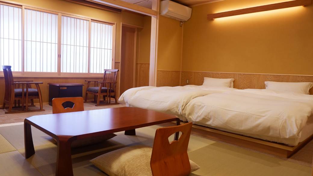 レトロな町並みに面した
純和風の客室 / 1