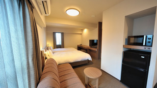 デラックスツインルーム (セミダブルベッド2台 + ソファー) 禁煙 (30平米)