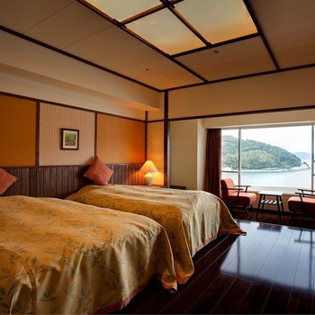 オリエンタルな客室から海をのぞむ、非日常の空間。3405397