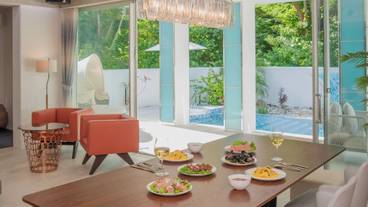 客室内のダイニングエリア / 5