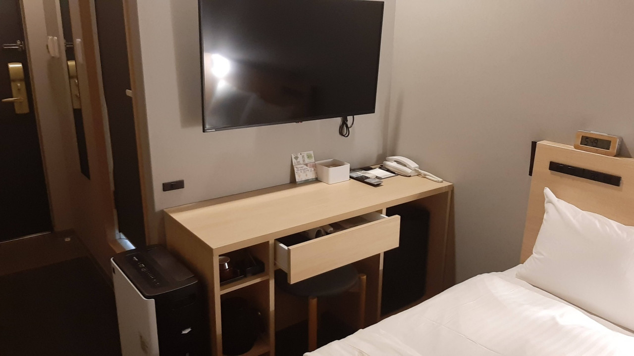 手を伸ばせばスイッチやリモコンがすぐ