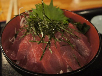 「岩山海 なんば店」料理 978885 マグロ丼　５００円！
