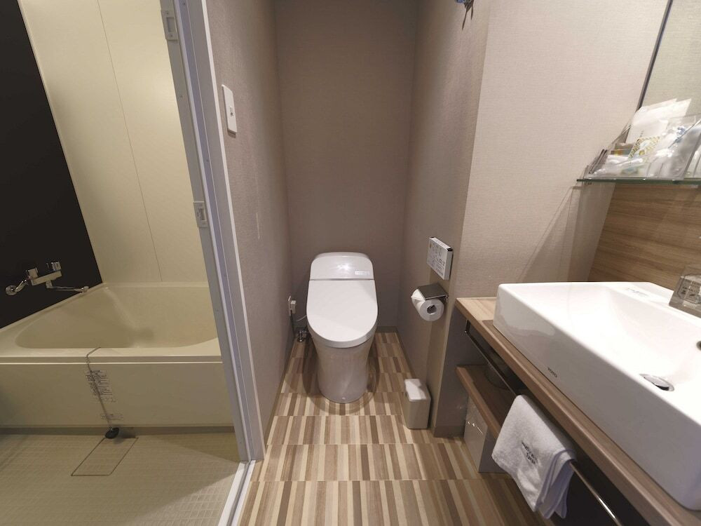 英国王室御用達のベッドや、バス・トイレセパレートの快適空間4006737