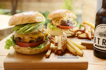 「8LOUNGE」料理 719368 【LUNCH&DINNER】ベーシックなハンバーガーからラムバーガー、燻製パテバーガーまで10種類！