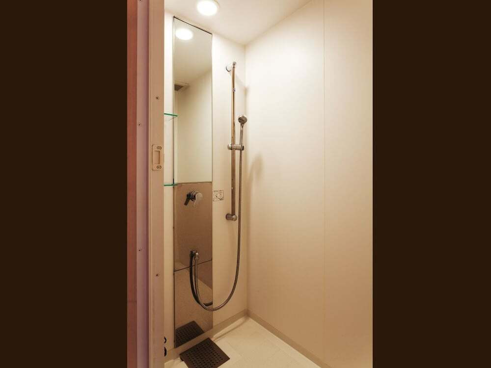 バスルームのシャワー