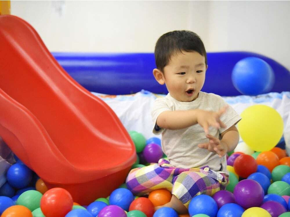 子供用の遊び場 - 屋内