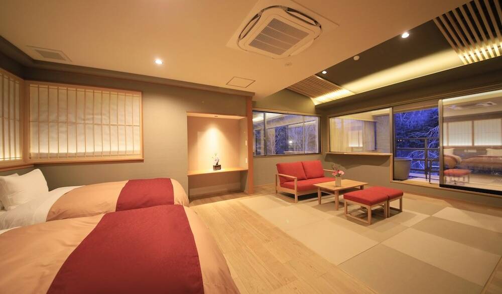 おしゃれなお部屋と
色浴衣で気分アップ / 1