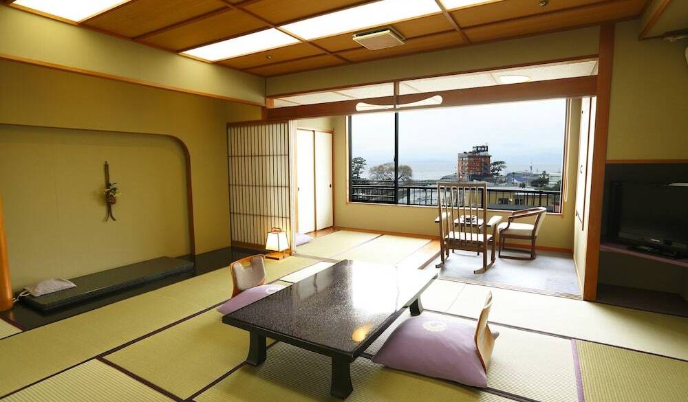 多彩な客室で
思い思いの滞在を / 3