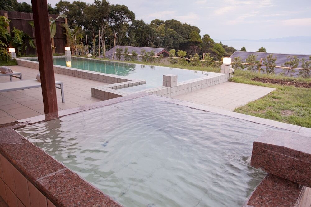 温泉水プールで涼を独り占め！3417225