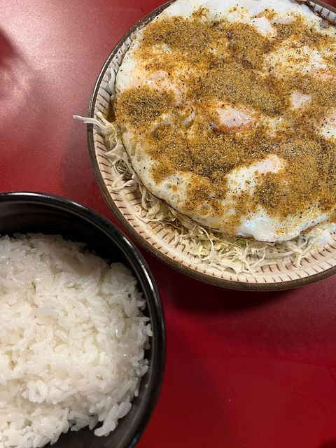 西九条駅前の居酒屋「しろくまストア」の目玉焼きファイブ / 4