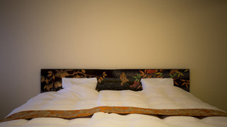 Bタイプ スタンダードツインルーム 2シングルベッドと布団2組 (トイレ付·共用バス) 禁煙