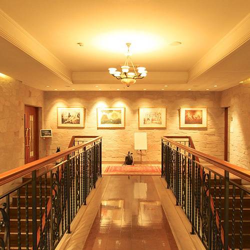 海を見渡す高台に佇む
瀟洒な宿 / 3