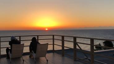 展望台デッキから望む朝日 / 2