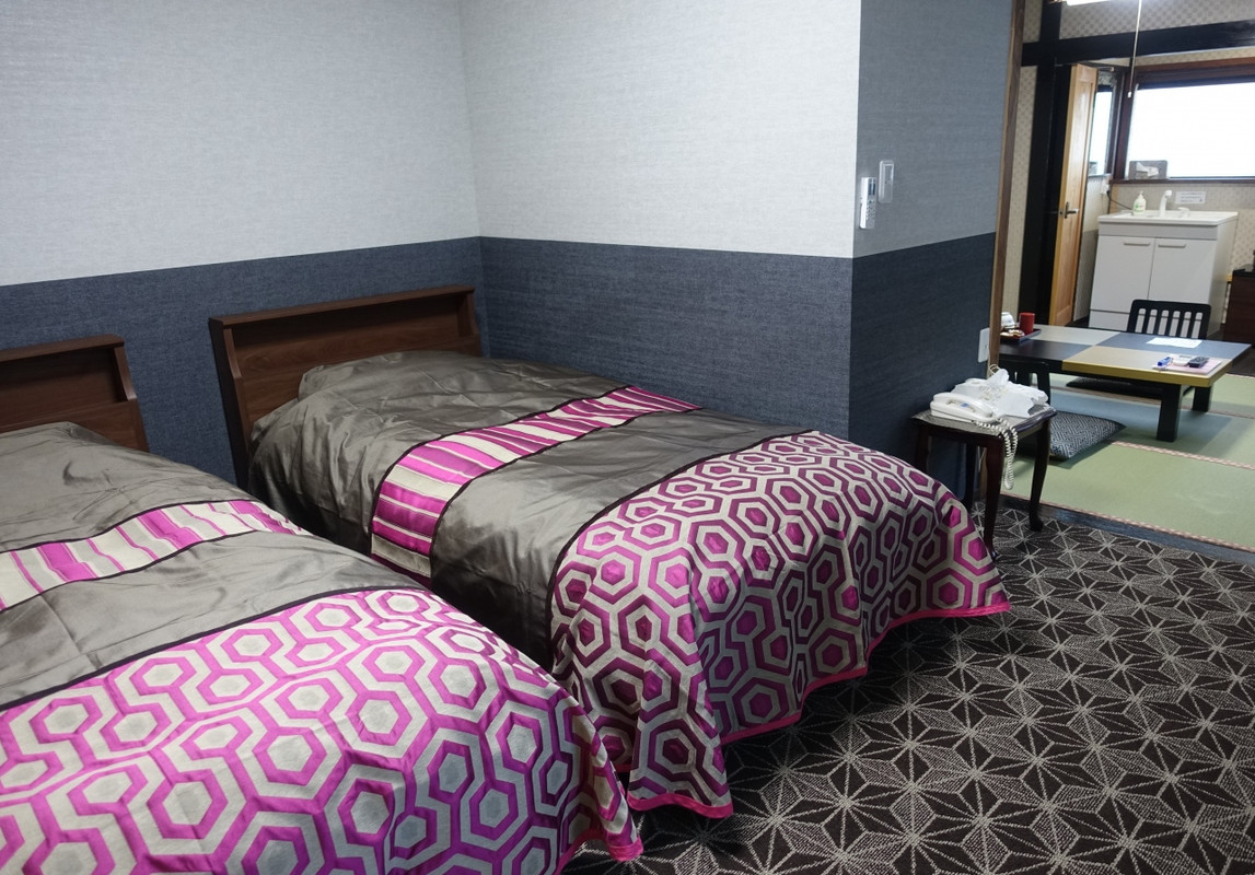 和洋室。希望すれば布団も敷いてもらえます