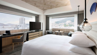 デラックス ルーム キングベッド 1 台 コーナー