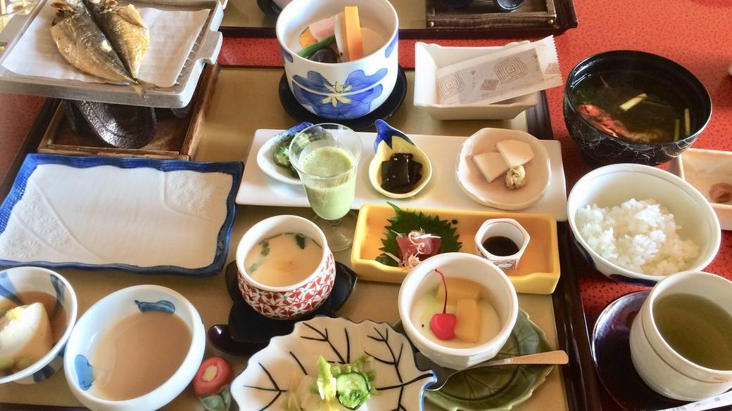 地元食材がたっぷり
ご飯が進む朝食 / 1
