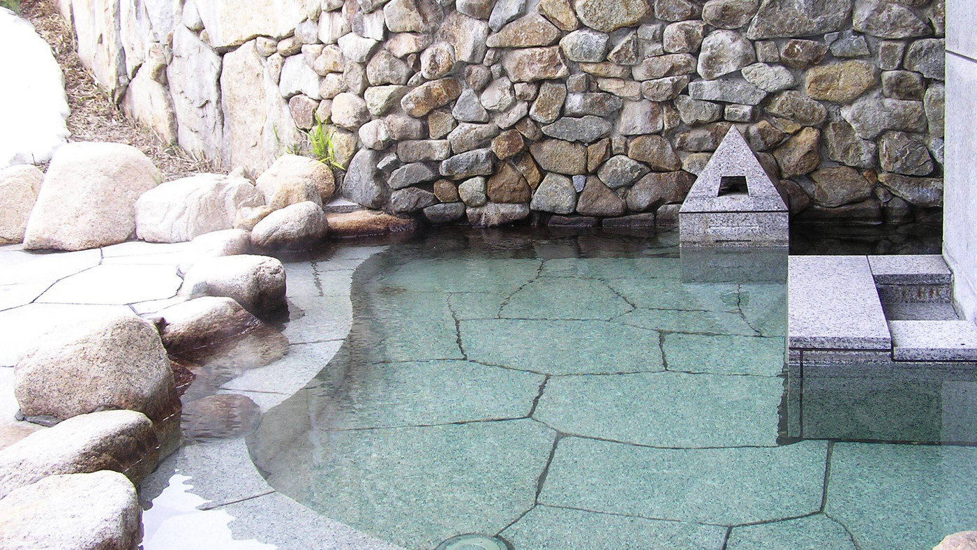化粧水のようなトロトロの温泉を貸切で3490545