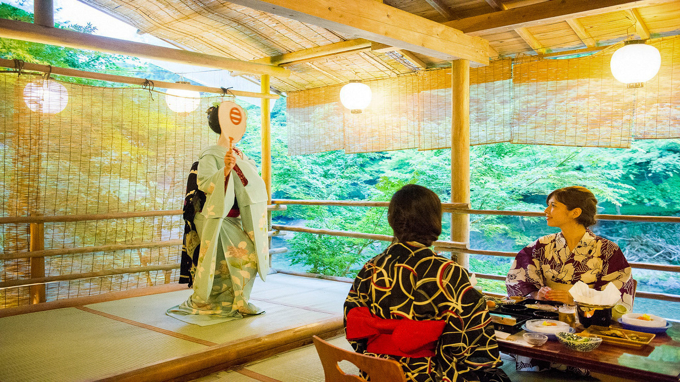 川床のある閑静な旅館で2人だけの時間を4270086