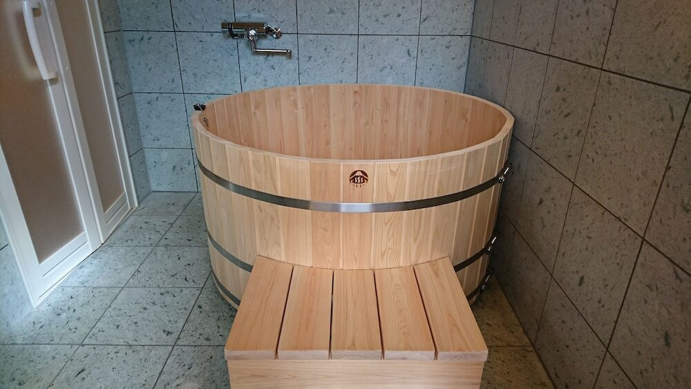 ログハウスのひのき樽風呂一例