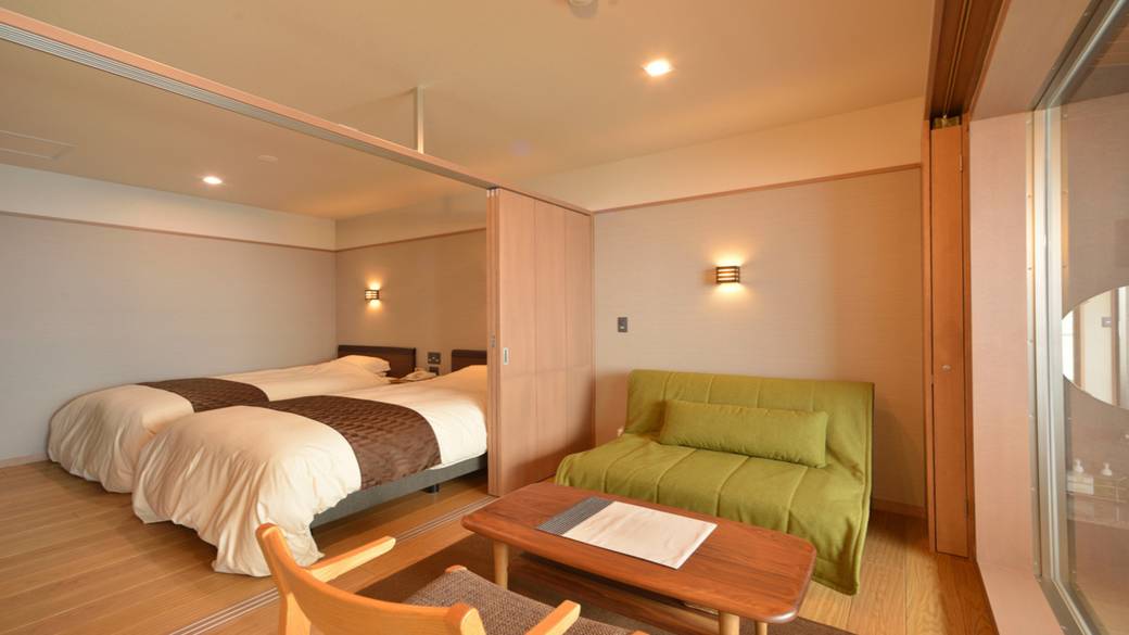 洋室リビング / 2