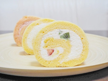「パティスリー アンドゥ エキュート日暮里店」料理 1095839 '16.01カットロールたち
