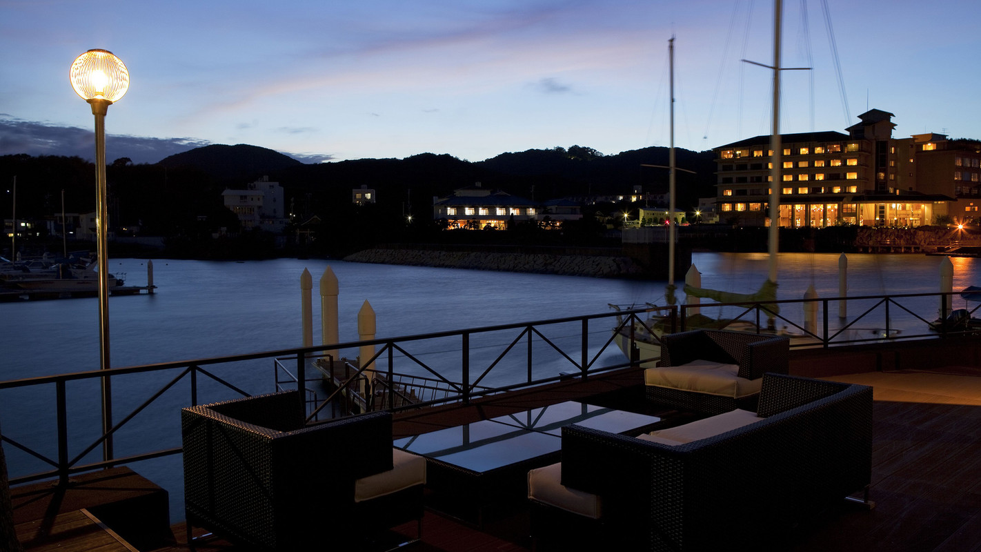 オープンデッキテラス 夜