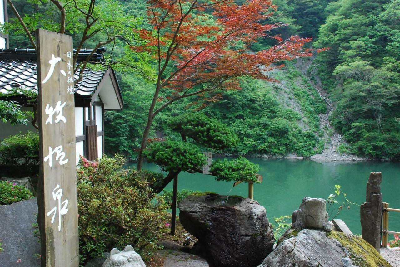 船でしか行けない秘境宿910468