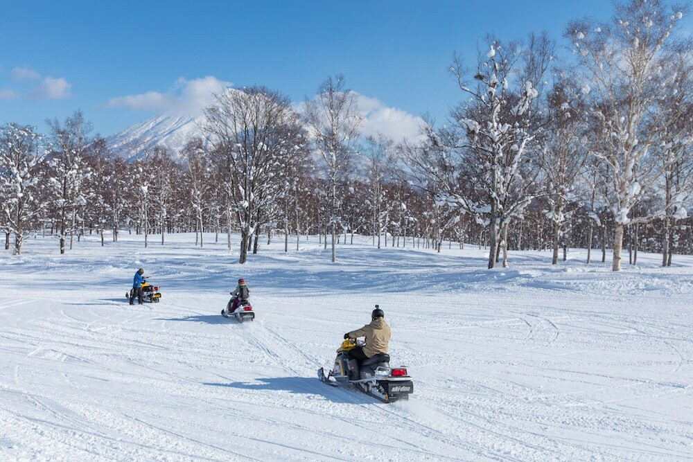 スノーモービル