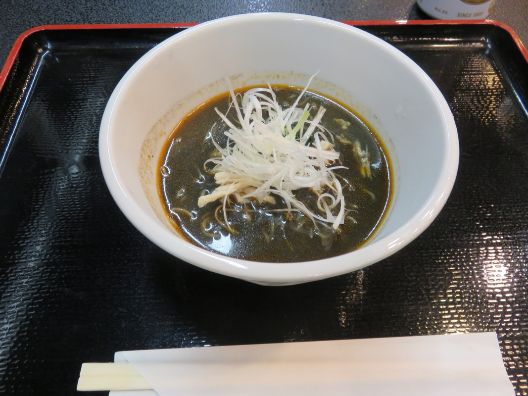 夜食サービスの担々麺