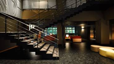 内部エントランス / 2